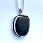 Load image into Gallery viewer, Fine line Pebble pendant

