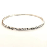 Load image into Gallery viewer, Big stamped zig zag dot bangle

