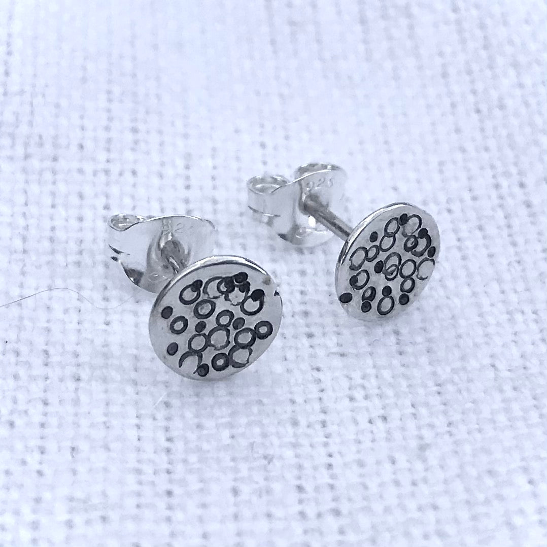 Circle solid silver stamped studs