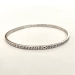 Load image into Gallery viewer, Chevron stamped Bangle
